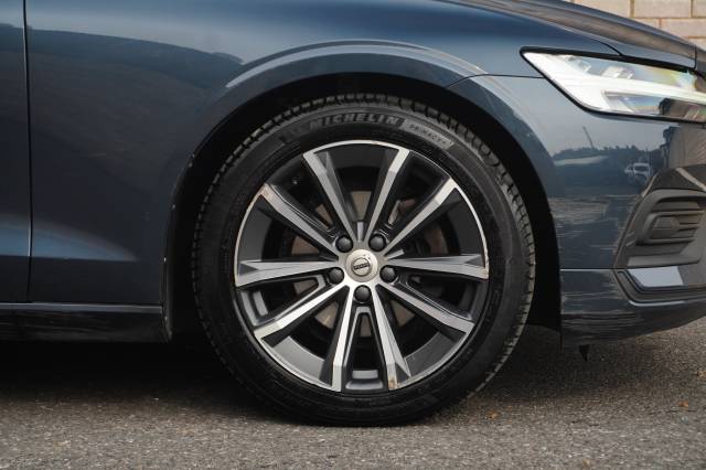 2021 Volvo V60 2.0 B4P Momentum