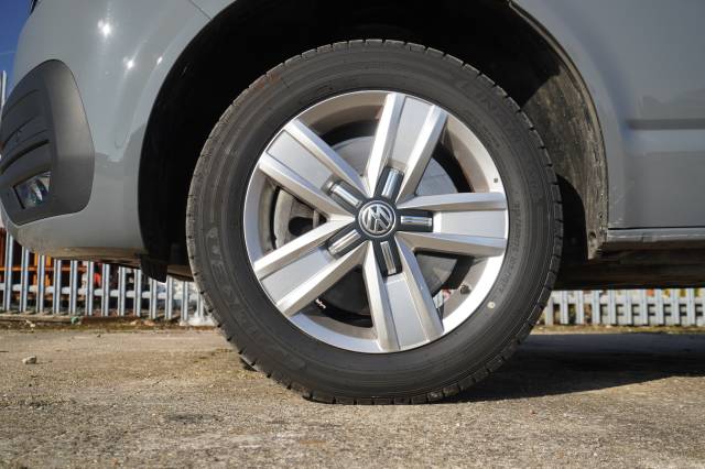 2024 Volkswagen Transporter 2.0 T32 TDI 150 Kombi Van DSG Highline SWB