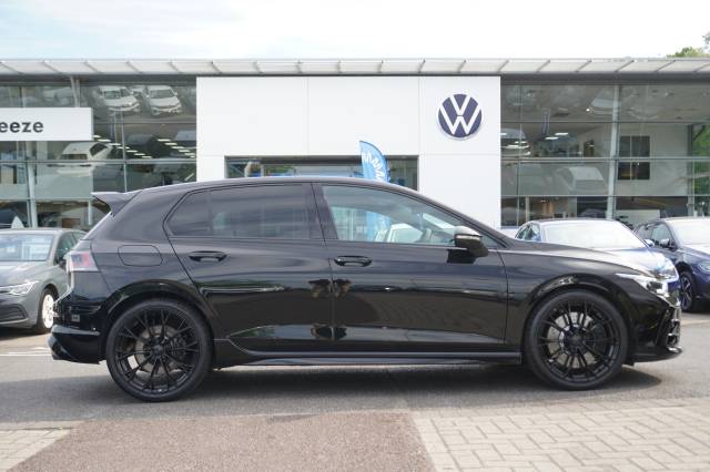 2025 Volkswagen Golf 2.0 TSI 333 4Motion DSG R Black Edition