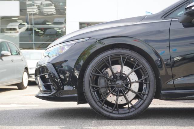 2025 Volkswagen Golf 2.0 TSI 333 4Motion DSG R Black Edition