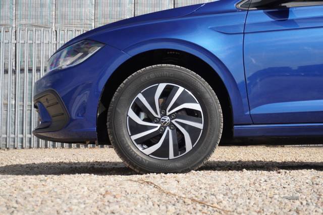 2025 Volkswagen Polo Life 1.0 TSI 95PS 5-speed Manual 5 Door
