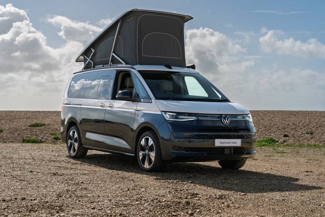 Volkswagen California 2.0 Ocean 150 PS TDI 7-Speed DSG Ocean LWB Camper Diesel Candy White/ Starlight blue