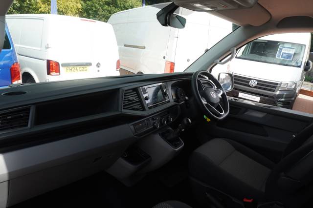 2025 Volkswagen Transporter 2.0 T32 TDI 150 Kombi Van Highline SWB