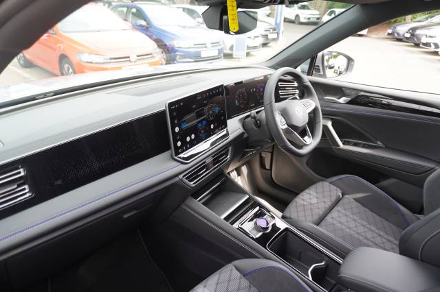 2025 Volkswagen Tiguan eTSI 150 DSG R-Line