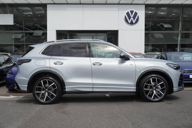 2025 Volkswagen Tiguan eTSI 150 DSG R-Line