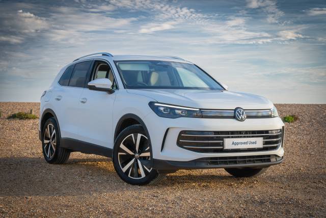 Volkswagen Tiguan eTSI 150 DSG Elegance Estate Petrol Pure white