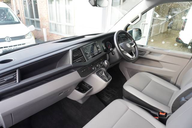 2024 Volkswagen Transporter Shuttle 2.0 T32 TDI 150PS Minibus DSG SE LWB