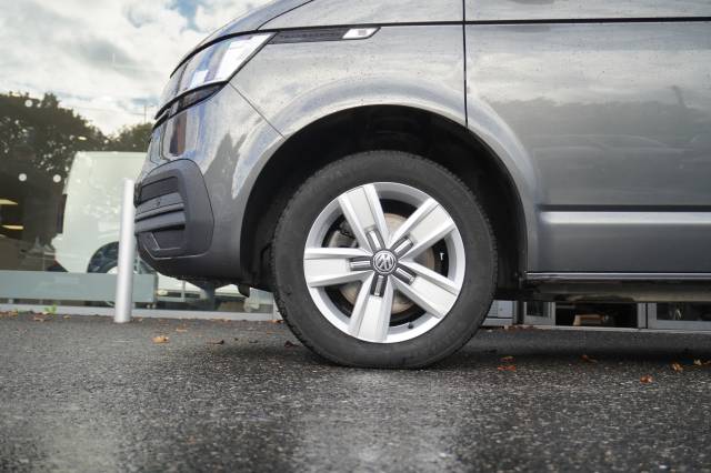 2024 Volkswagen Transporter Shuttle 2.0 T32 TDI 150PS Minibus DSG SE LWB