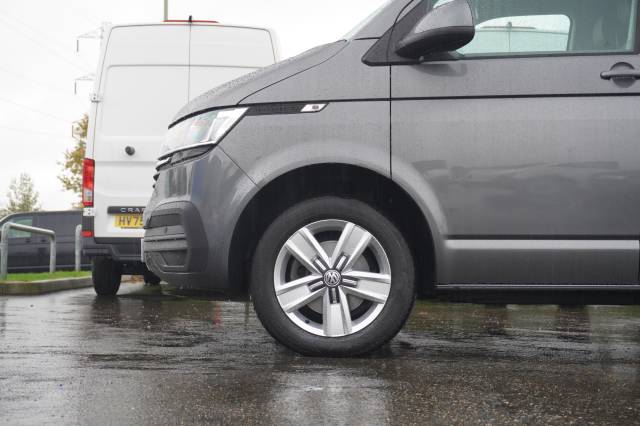 2024 Volkswagen Transporter Shuttle 2.0 T32 TDI 150PS Minibus SE LWB