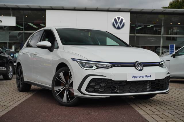 Volkswagen Golf 1.4 Golf 8 GTE TSI 245PS 6-speed DSG GTE Hatchback Hybrid Pure white