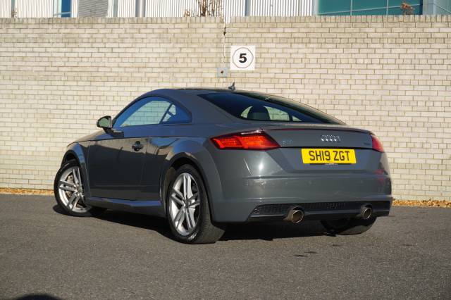 0 Audi TT 2.0 45 TFSI Quattro S Tronic Sport