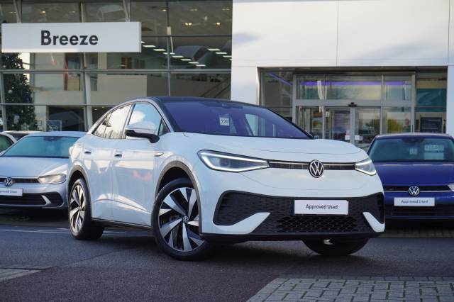 Volkswagen Id.5 Pro Performance 77kWh Style Estate Electric Glacier White Black