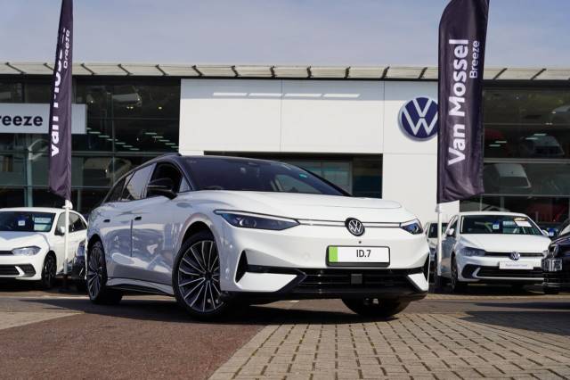 Volkswagen Id.7 Tourer Pro S Match Plus 86kWh 286 PS 1-Speed Automatic 5 Door Estate Electric Glacier White / Metallic Black