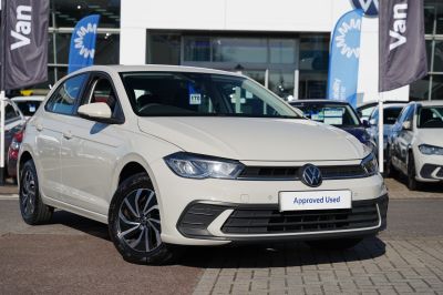 VOLKSWAGEN POLO        
    
    TSI Life - 2022 (22)