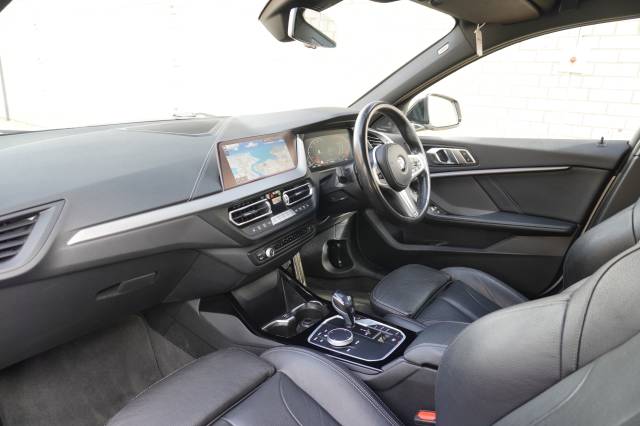 0 BMW 1 Series 2.0 118d M Sport