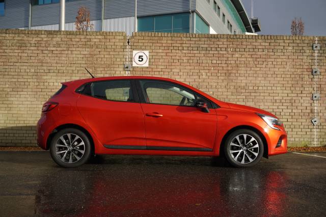 0 Renault Clio 1.6 E-TECH full hybrid 145 Evolution