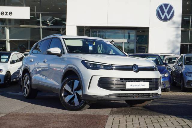 Volkswagen Tiguan 2.0 TDI DSG Match Estate Diesel Pure white