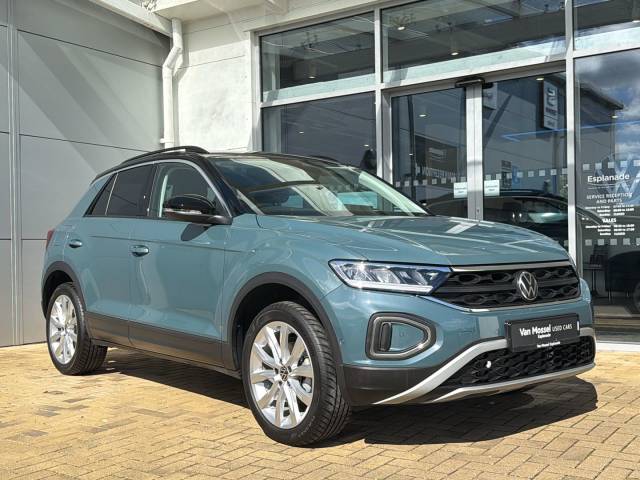 Volkswagen T-Roc 1.5 TSI DSG Match Hatchback Petrol Petrol Blue Metallic / Black Roof