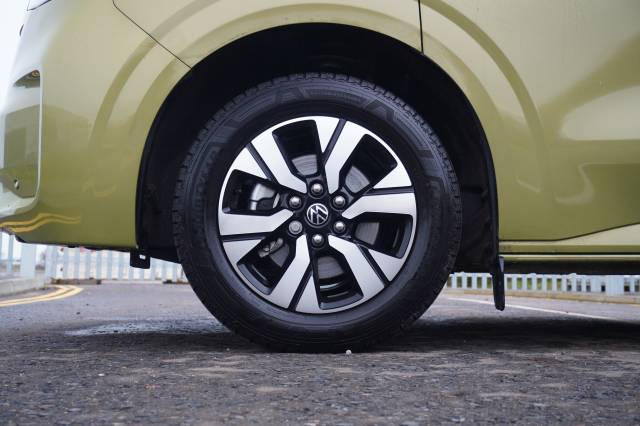 Volkswagen Transporter 2.0 T32 TDI 150 Van Commerce Pro SWB