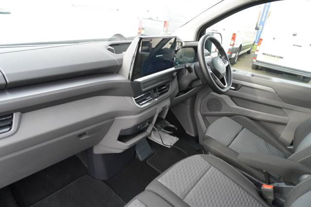2025 Volkswagen Transporter Shuttle 2.0 T32 TDI 170PS Minibus Style LWB