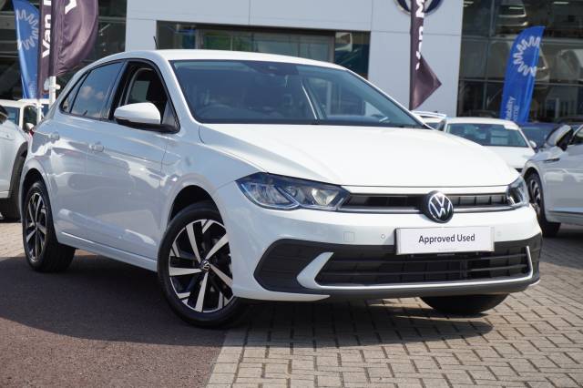 Volkswagen Polo 1.0 Polo Life MPI 80 PS 5-Speed Manual Life Hatchback Petrol Pure white