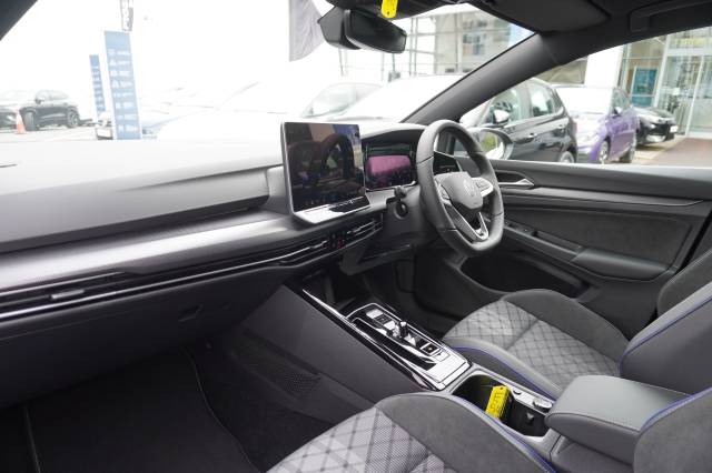 2026 Volkswagen Golf eTSI 150 DSG R-Line