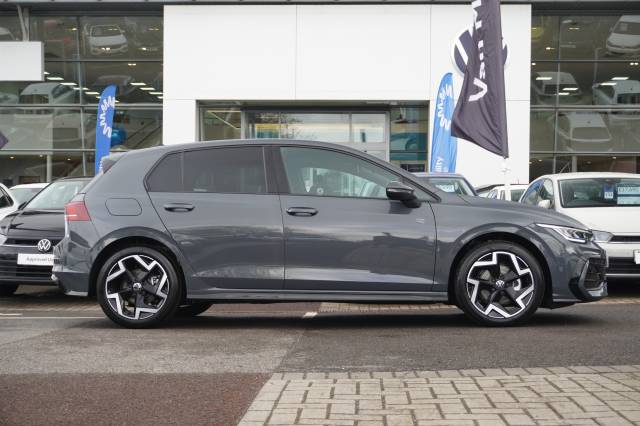 2026 Volkswagen Golf eTSI 150 DSG R-Line