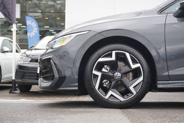 2026 Volkswagen Golf eTSI 150 DSG R-Line