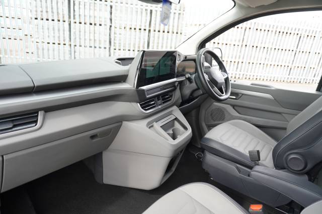 2025 Volkswagen Transporter Shuttle 2.0 T32 TDI 150PS Minibus Style SWB