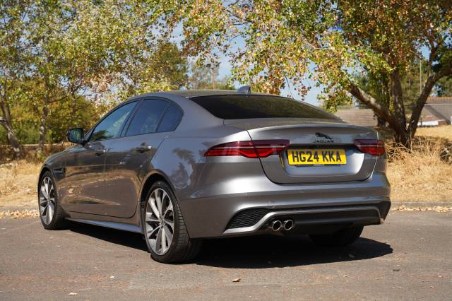 Jaguar XE 2.0 D200 R-Dynamic SE Black