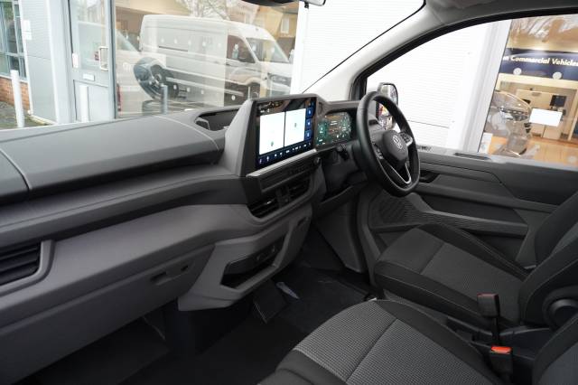 2025 Volkswagen Transporter 2.0 T32 TDI 150 Kombi Van Commerce Pro SWB