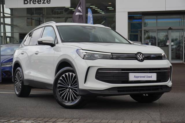 Volkswagen Tiguan 1.5 Tiguan Match eTSI 150 PS 7-Speed DSG Estate Hybrid Pure white