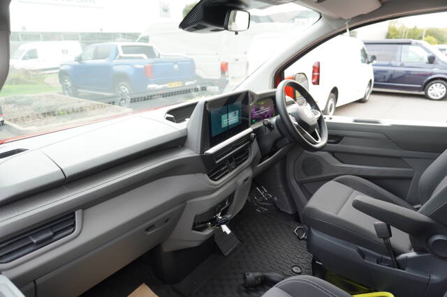 2025 Volkswagen Transporter 0.1 T32 65kWh Kombi Van Commerce Pro SWB