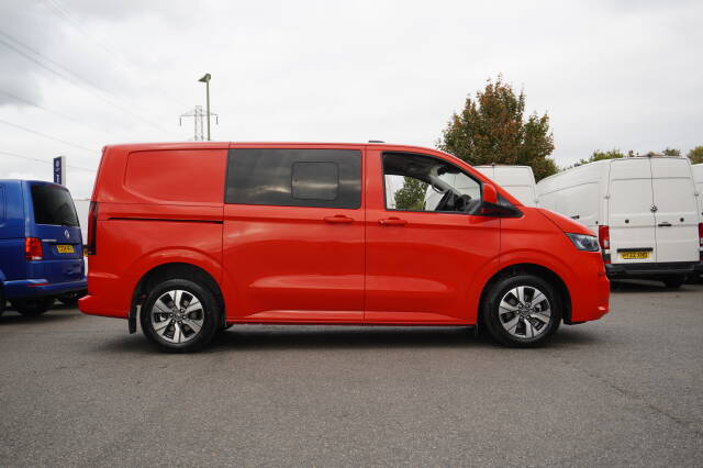 2025 Volkswagen Transporter 0.1 T32 65kWh Kombi Van Commerce Pro SWB