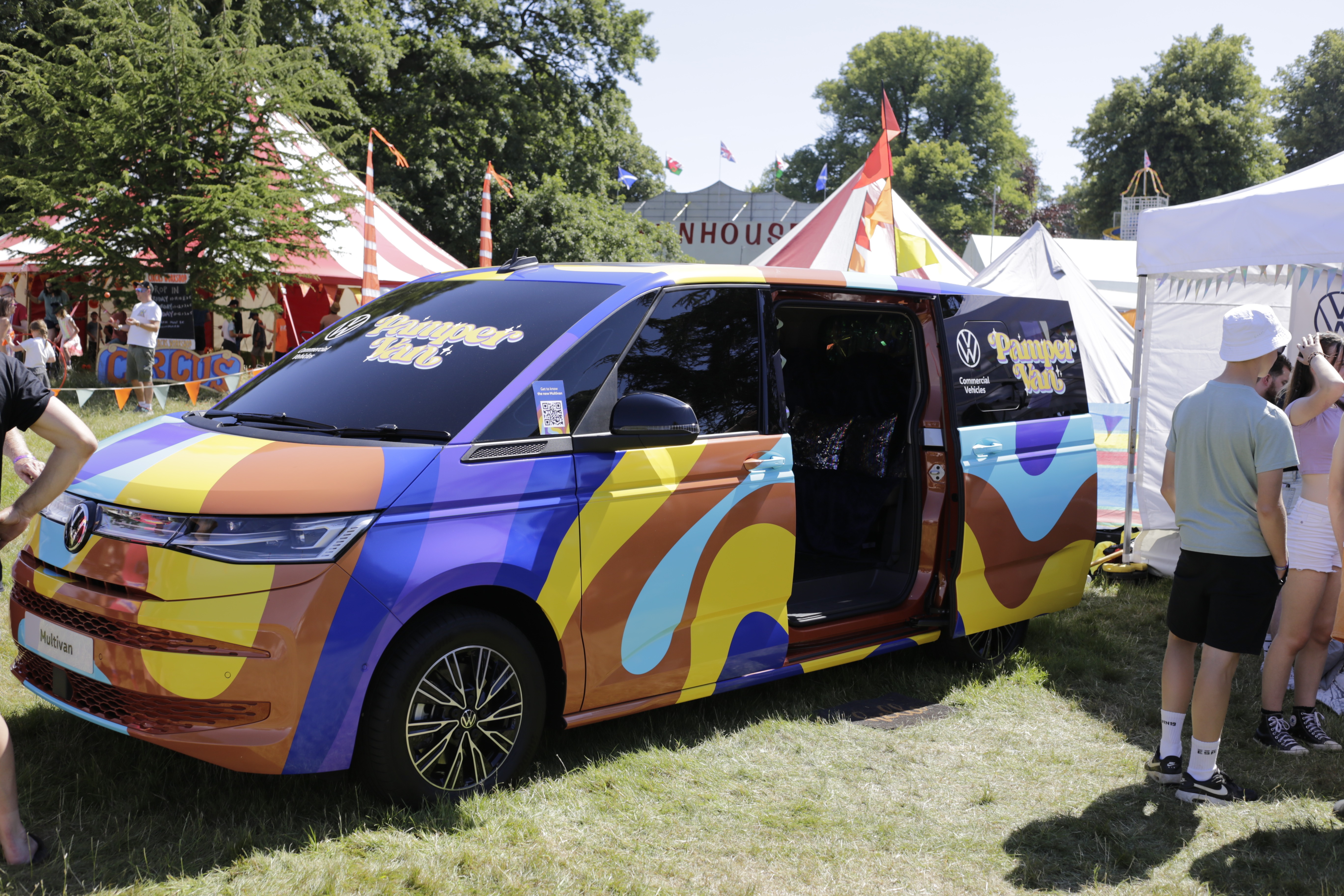 Multivan-based ‘Pamper Van’ brings some festival glamour