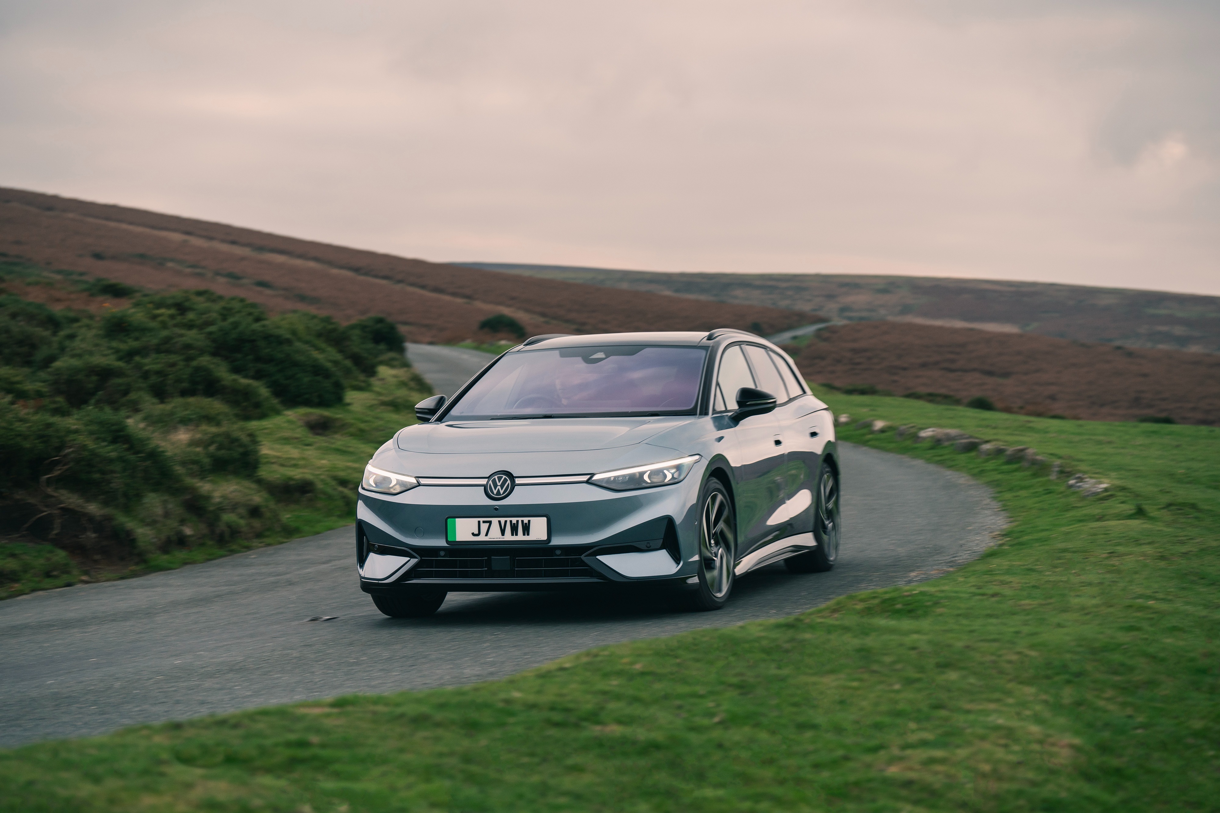 Volkswagen ID.7 Tourer voted the UK’s best large family car by Parkers