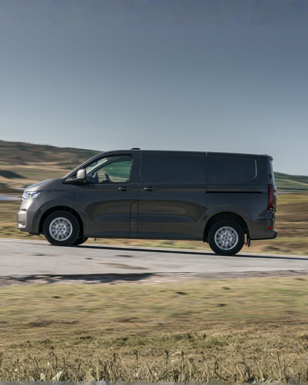 New Transporter wins double at What Van? Awards 2026