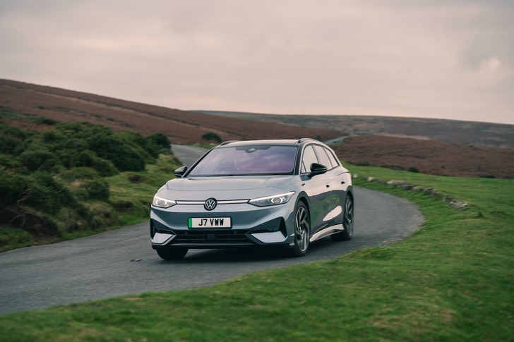 Volkswagen ID.7 Tourer voted the UK’s best large family car by Parkers