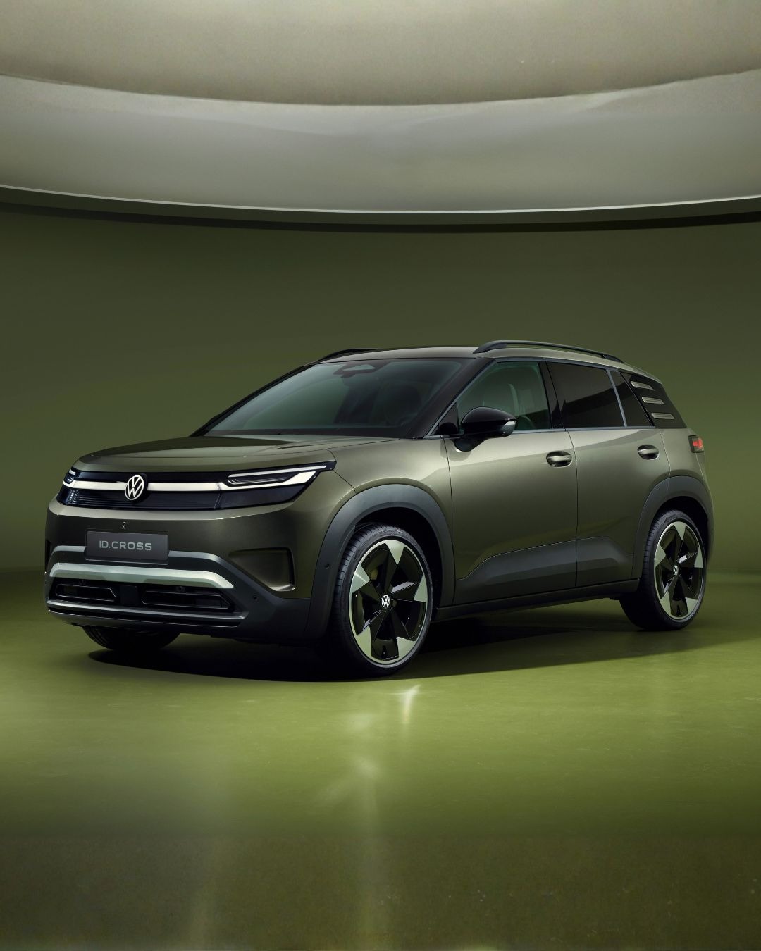 World premiere of the all-new electric ID. Cross: premium class in compact format
